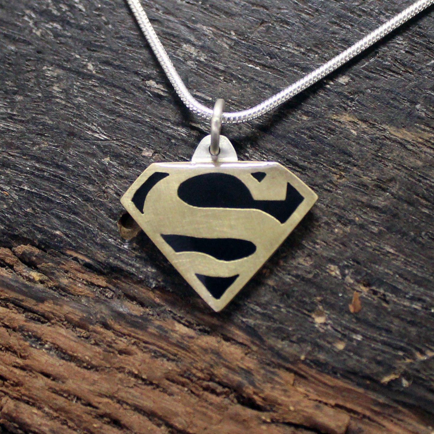 Colgante Superman / Supergirl en plata 925 y latón