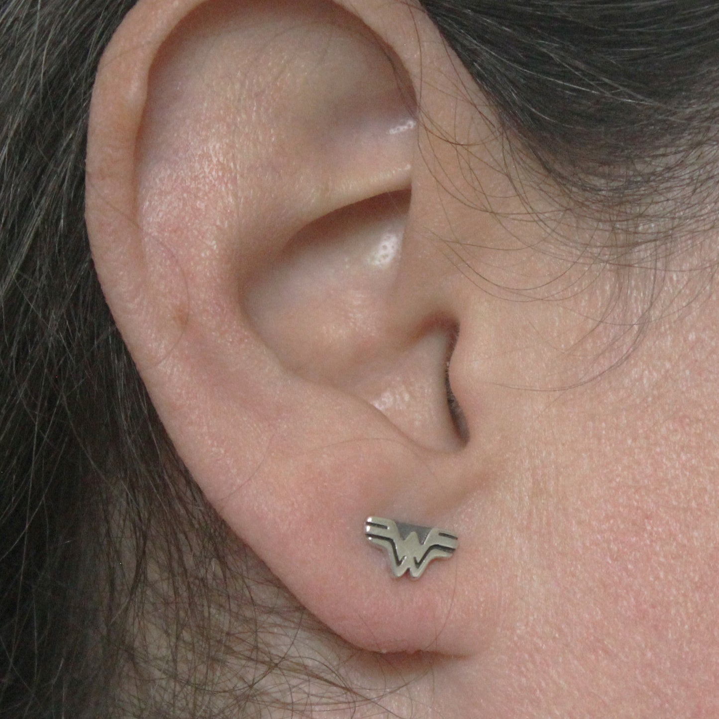 Wonder Woman mini earrings in 925 silver