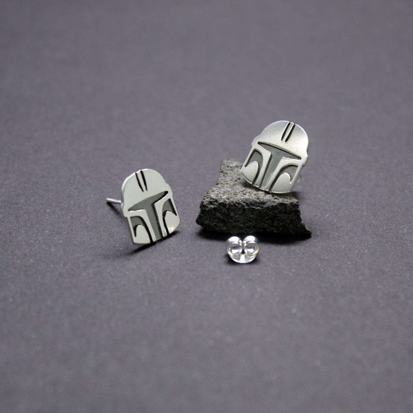 The Mandalorian helmet earrings in 925 silver