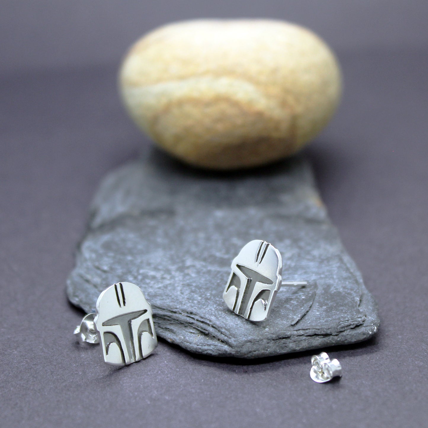 The Mandalorian helmet earrings in 925 silver