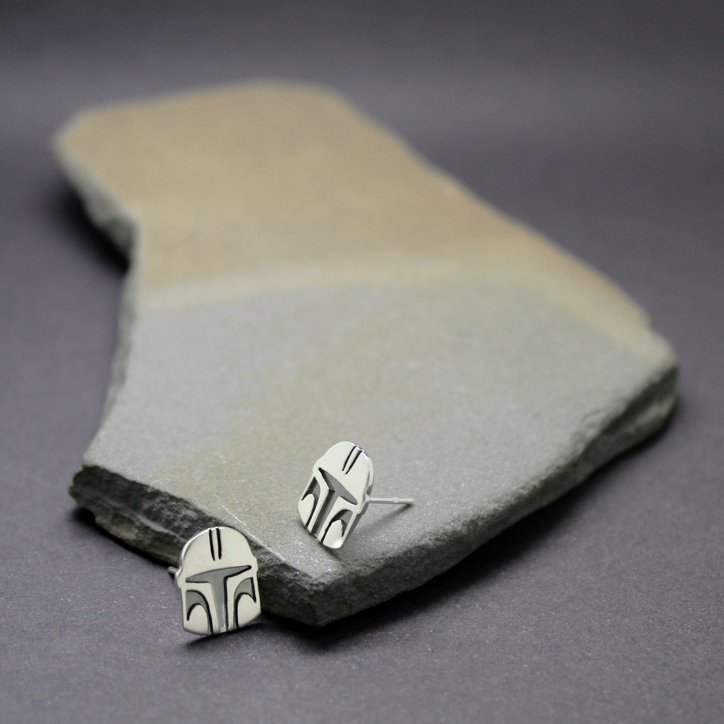 The Mandalorian helmet earrings in 925 silver