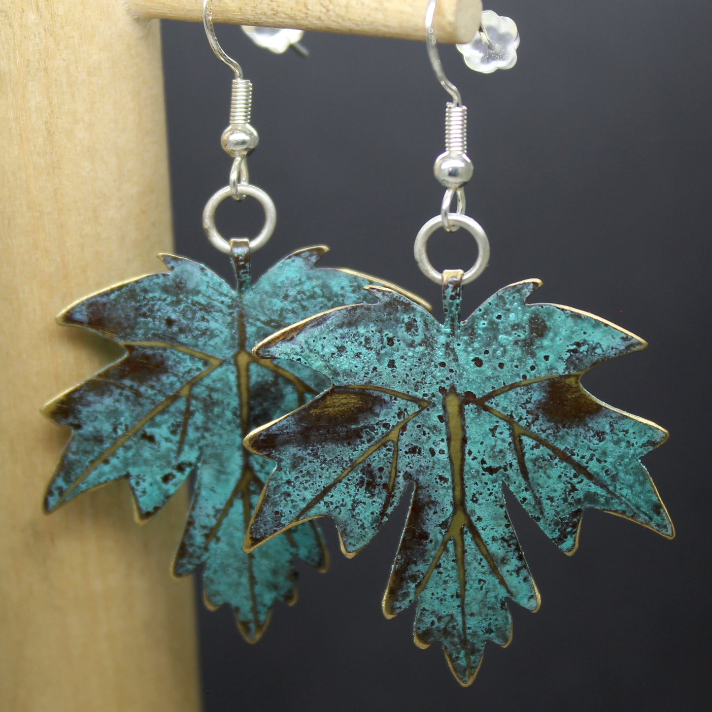 Hojas de arce pendientes en latón y plata 925
