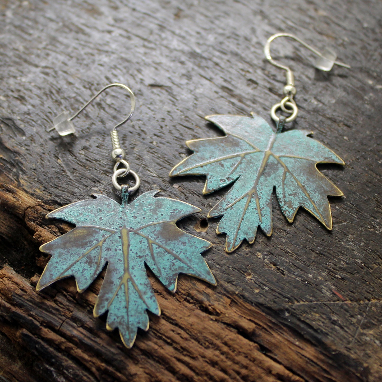 Hojas de arce pendientes en latón y plata 925