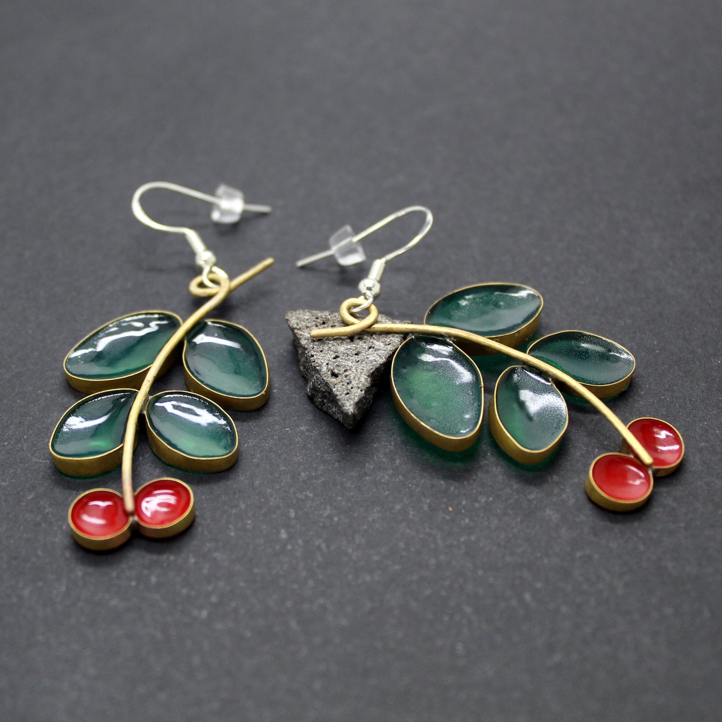 Pendientes Frutos Rojos de latón y resina UV