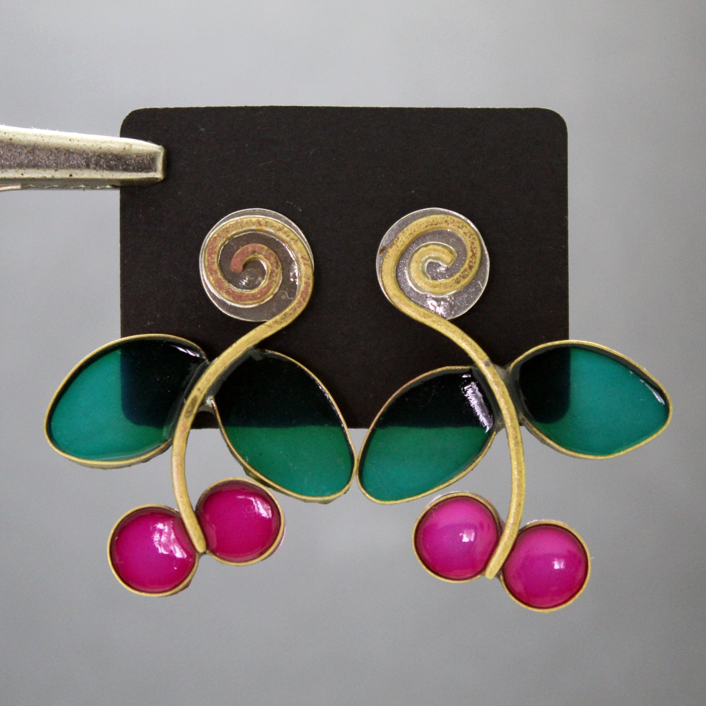 Pendientes Frutos Púrpuras de latón y resina UV
