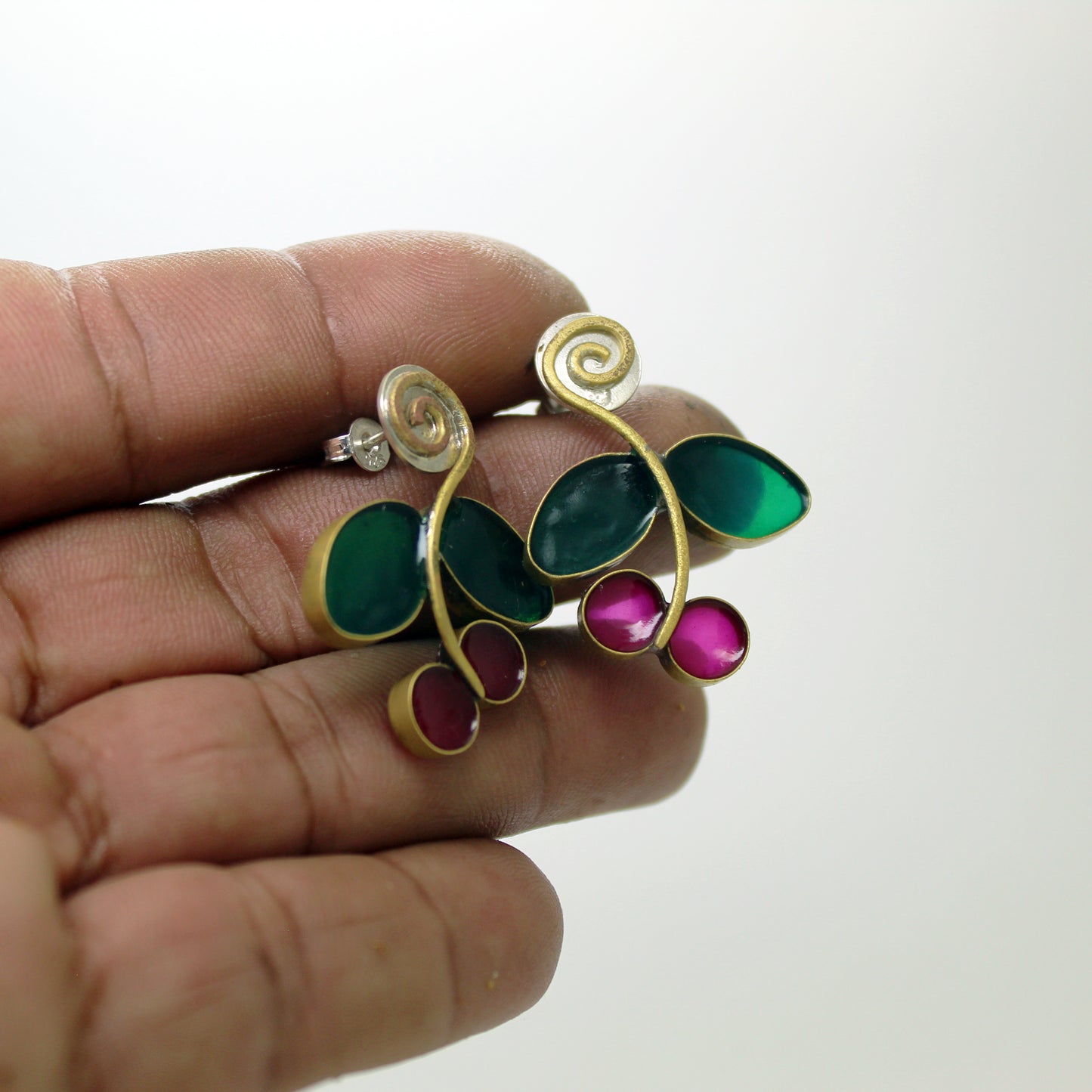 Pendientes Frutos Púrpuras de latón y resina UV