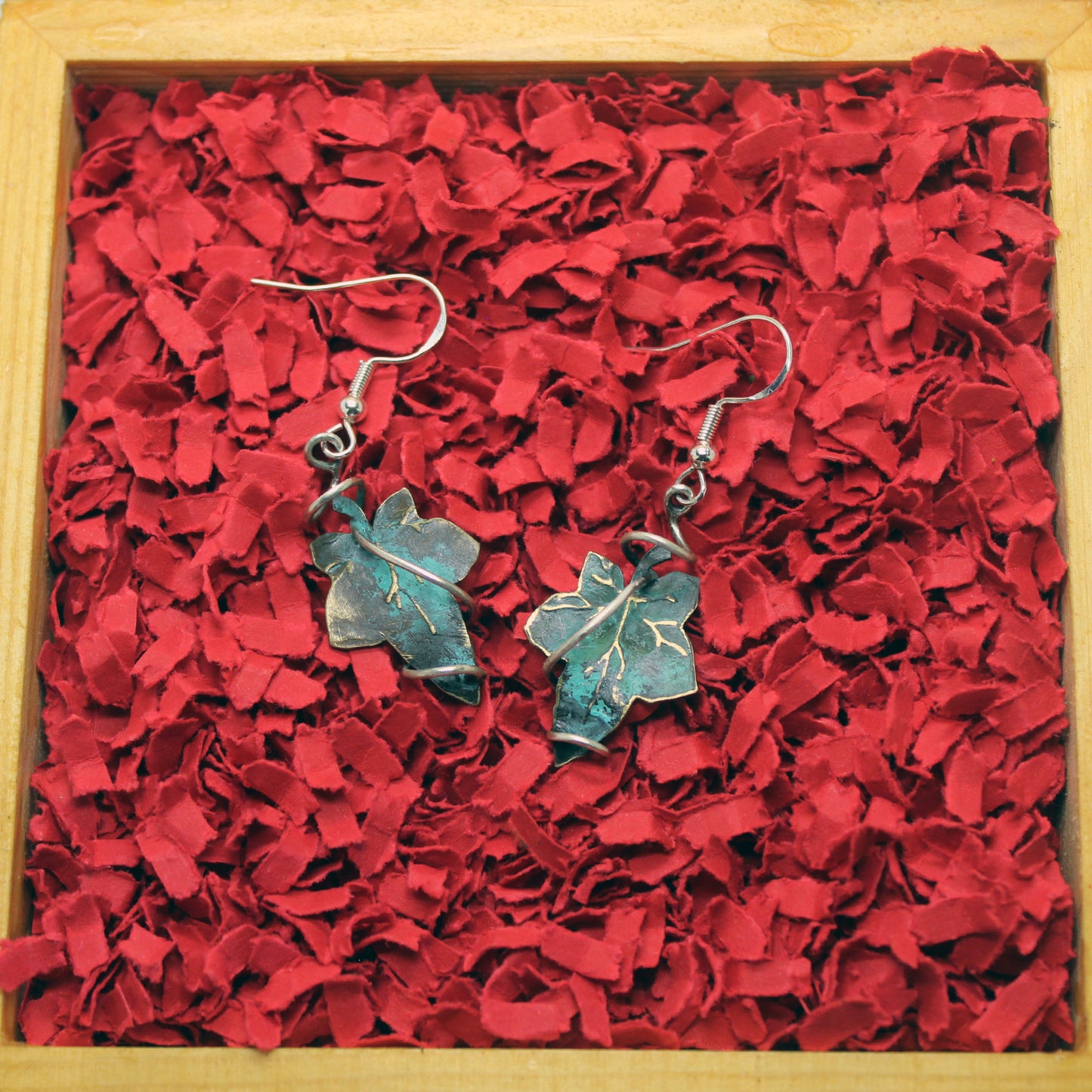 Hojas de hiedra pendientes en latón y plata 925