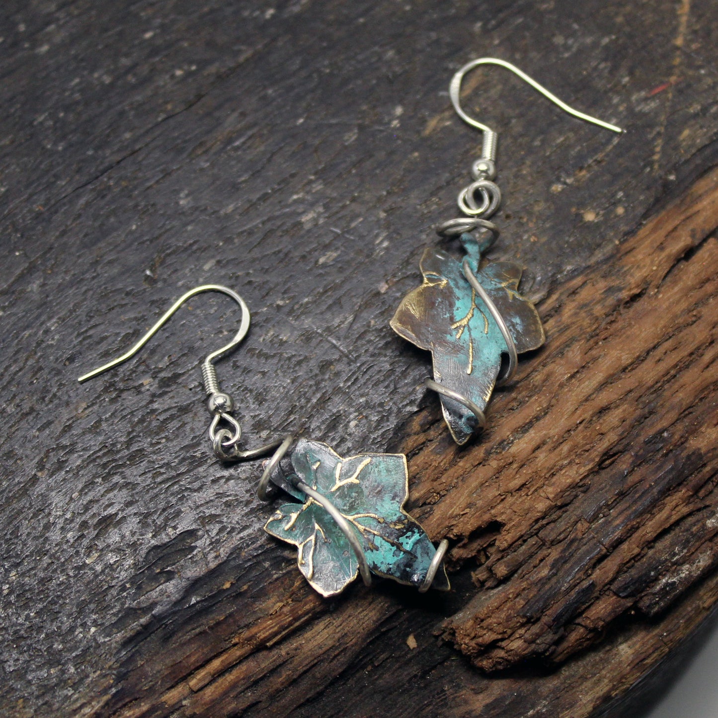 Hojas de hiedra pendientes en latón y plata 925