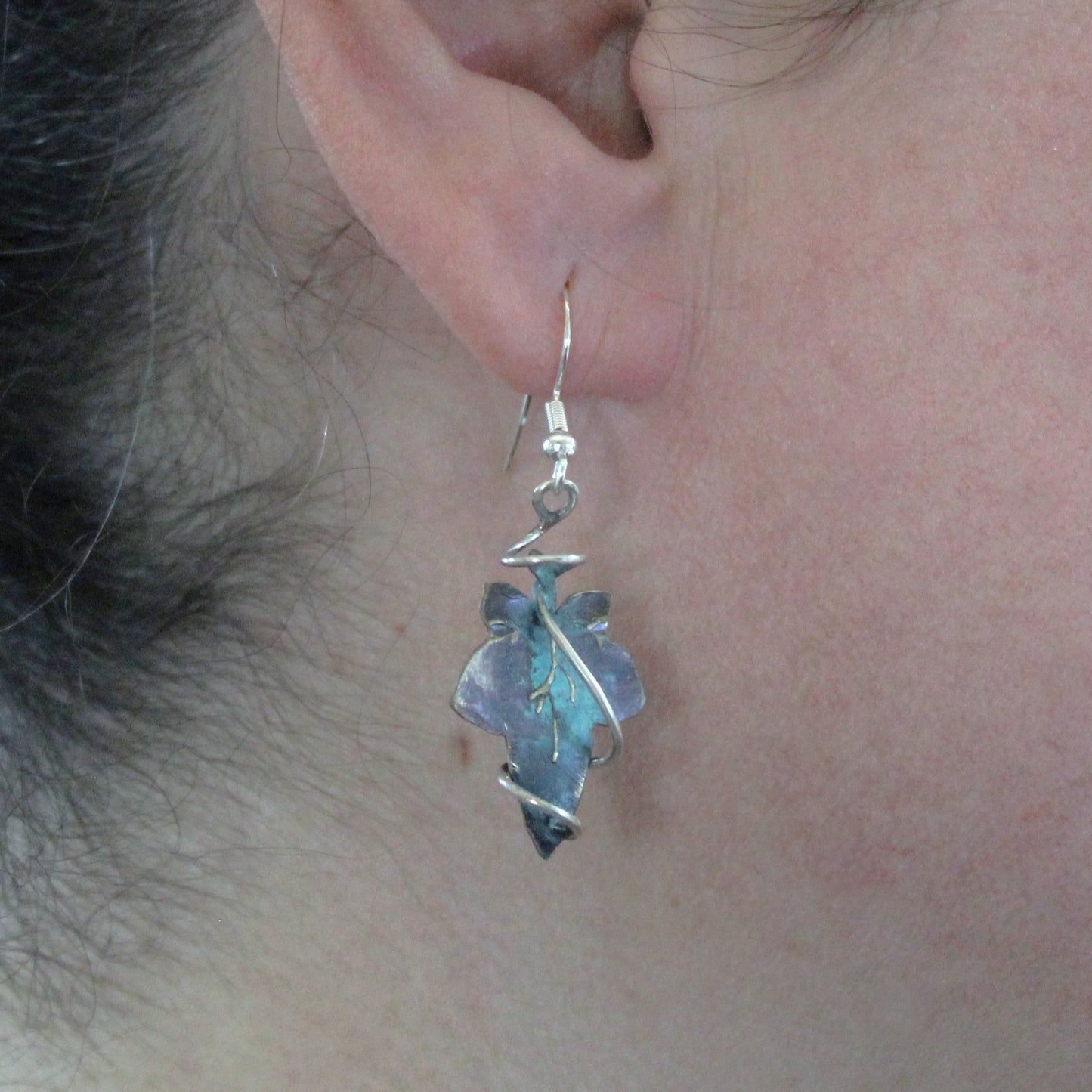 Hojas de hiedra pendientes en latón y plata 925