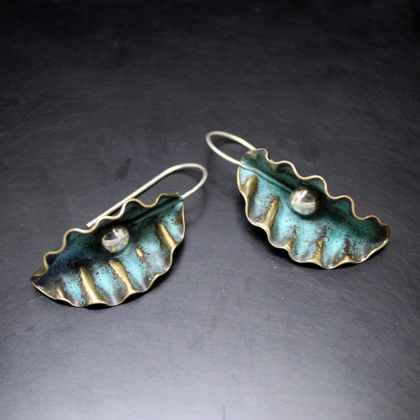 Pendientes Hoja Ondulada de latón y plata 925