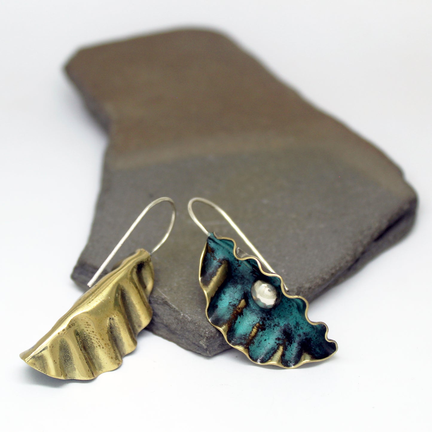 Pendientes Hoja Ondulada de latón y plata 925