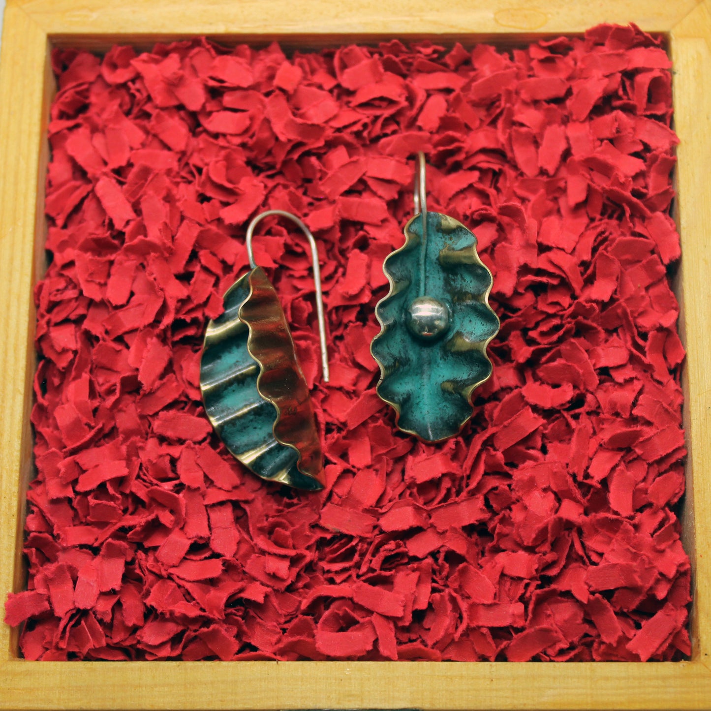 Pendientes Hoja Ondulada de latón y plata 925