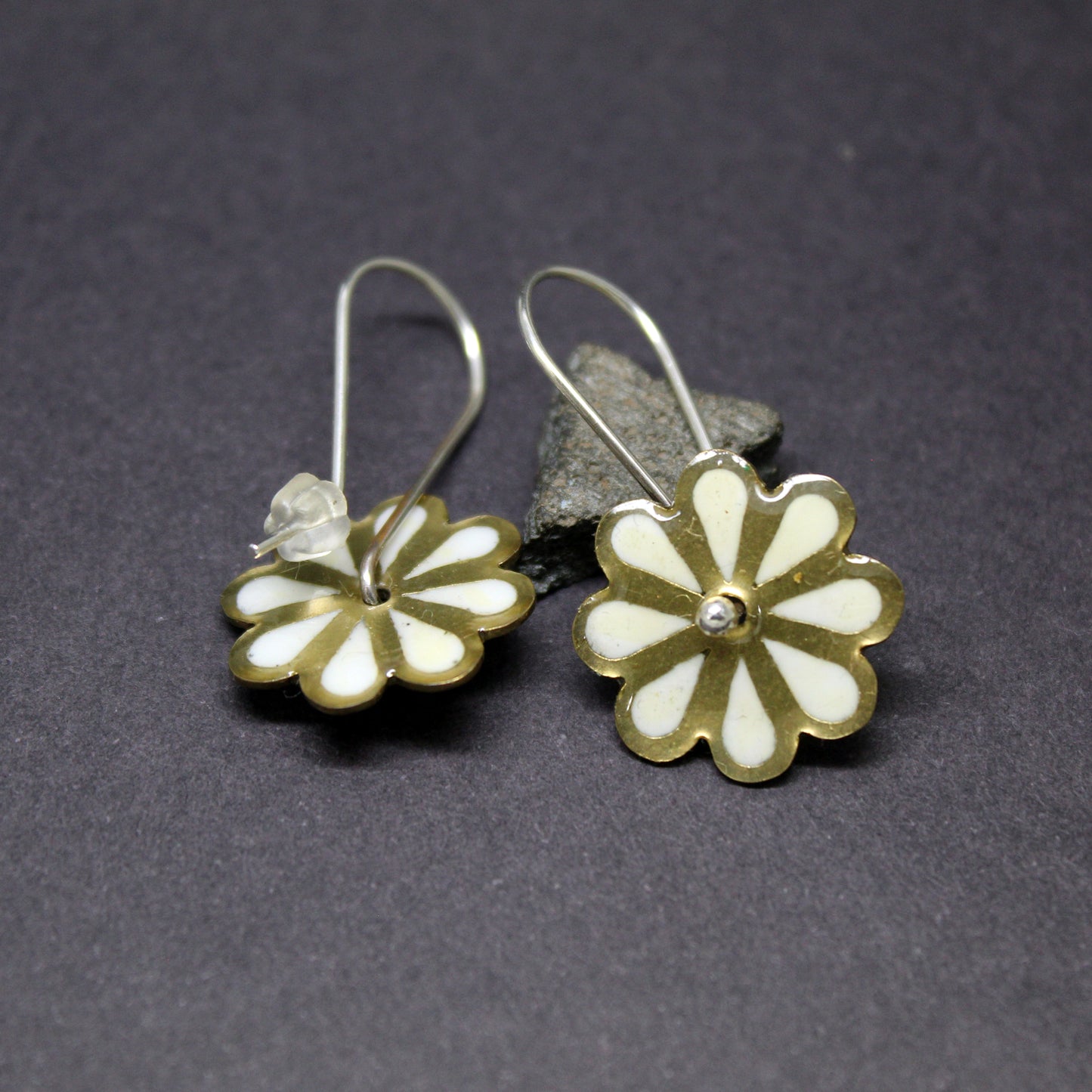 Pendientes Margaritas de Latón y Plata 925 con Resina UV Blanca