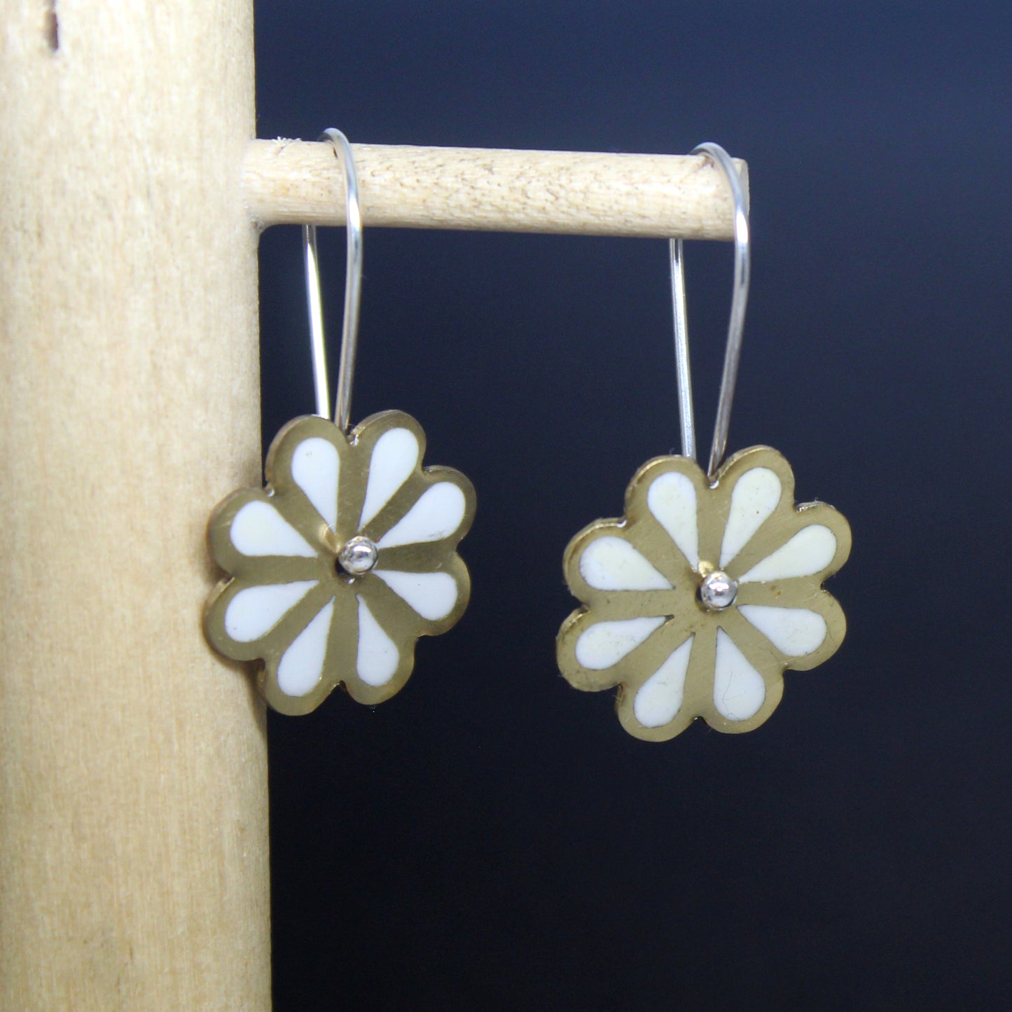 Pendientes Margaritas de Latón y Plata 925 con Resina UV Blanca