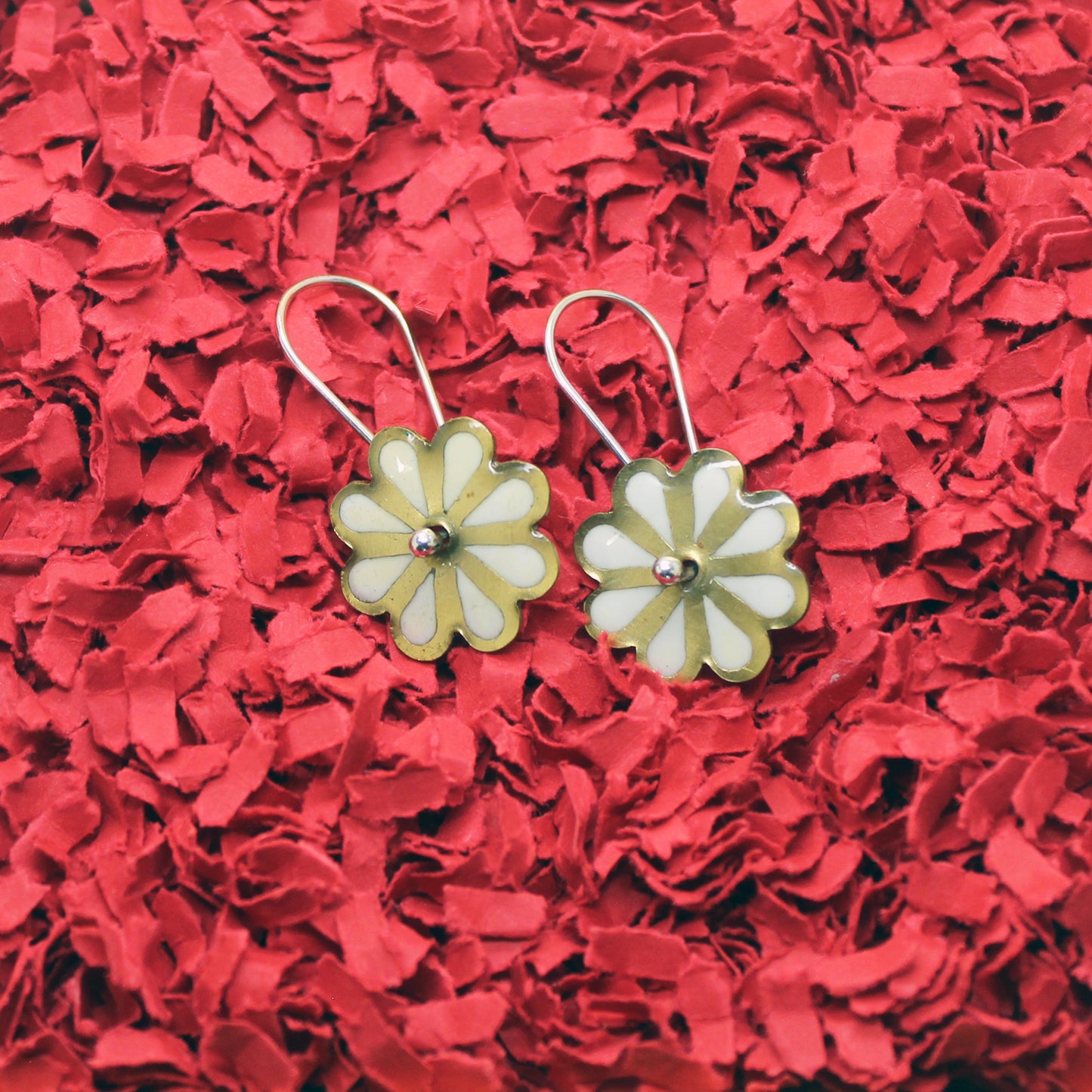 Pendientes Margaritas de Latón y Plata 925 con Resina UV Blanca