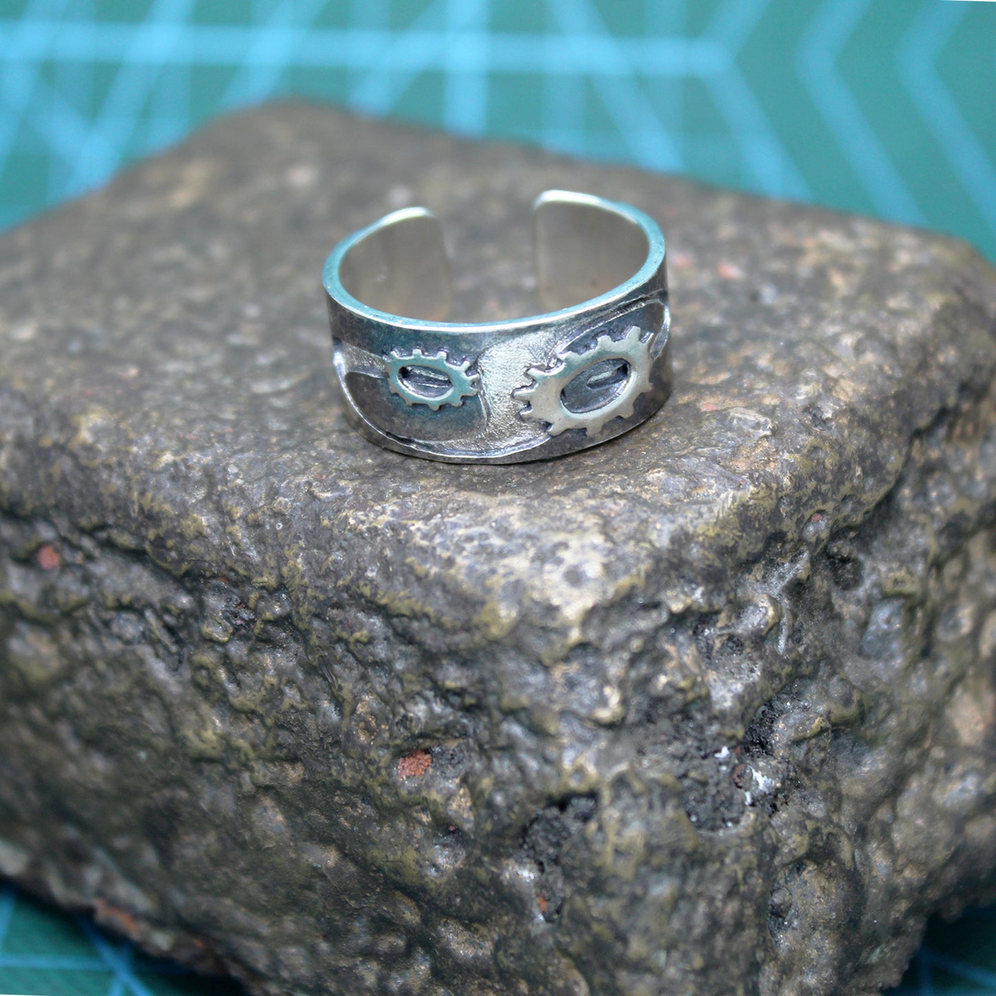 Anillo N Mundos en plata 925