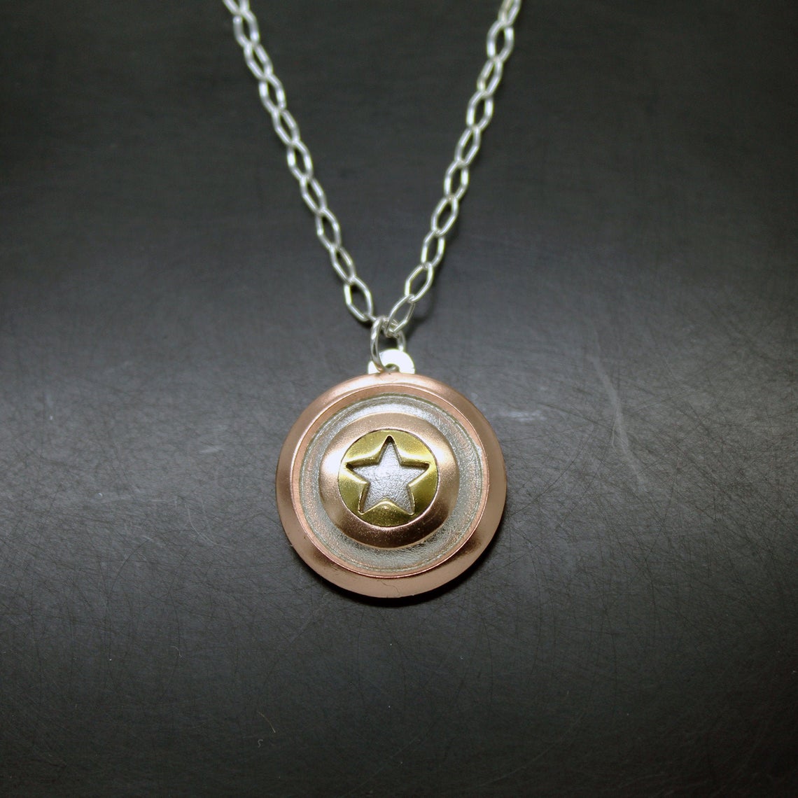 Colgante escudo Capitán América en plata 925, latón y cobre