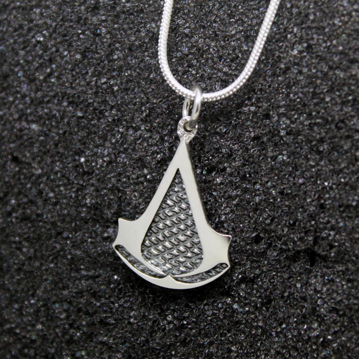 Colgante inspiración saga Assassin's Creed en plata 925