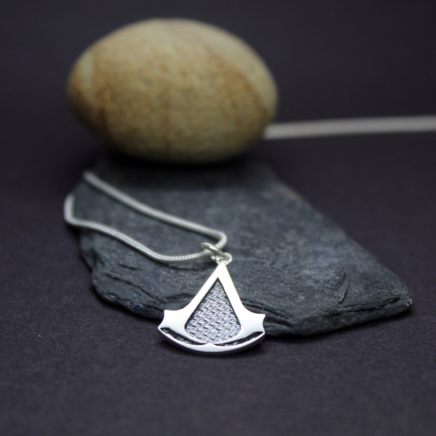 Colgante inspiración saga Assassin's Creed en plata 925