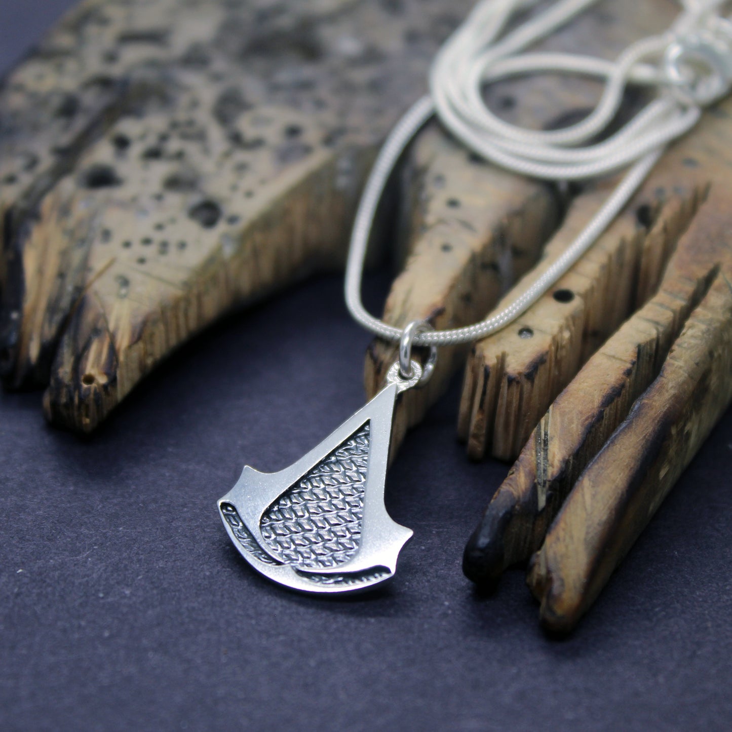 Colgante inspiración saga Assassin's Creed en plata 925