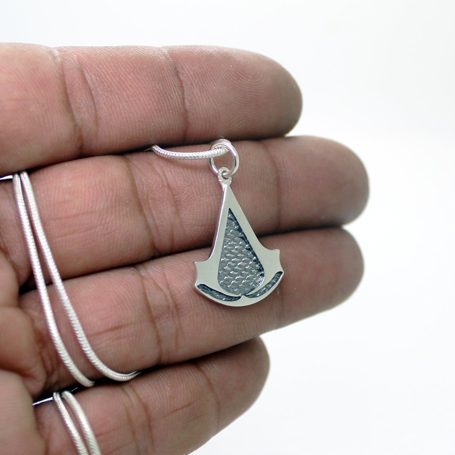 Colgante inspiración saga Assassin's Creed en plata 925