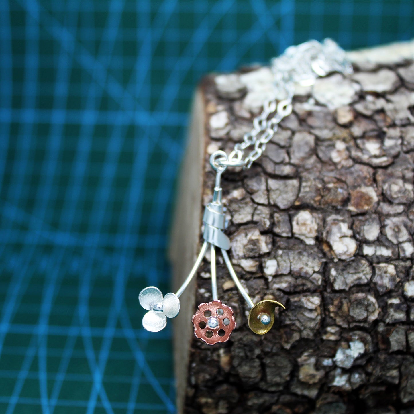 El Colgante de Susanne en plata 925, latón y cobre