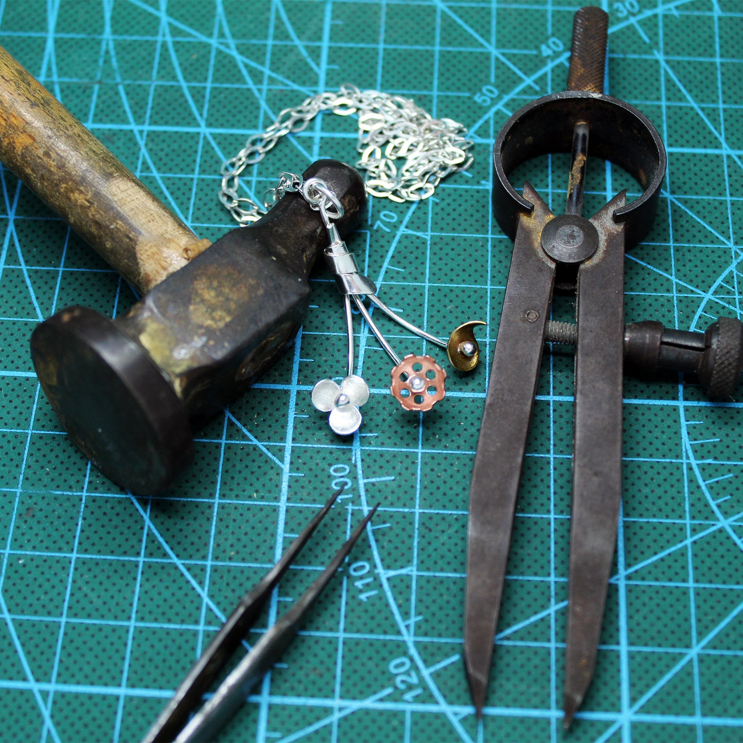 El Colgante de Susanne en plata 925, latón y cobre