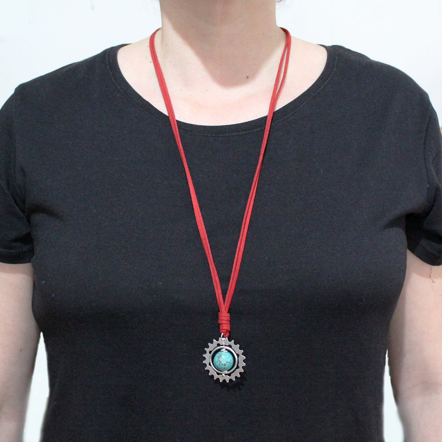 El colgante de Bonnie en Plata 925, cuero y turquesa