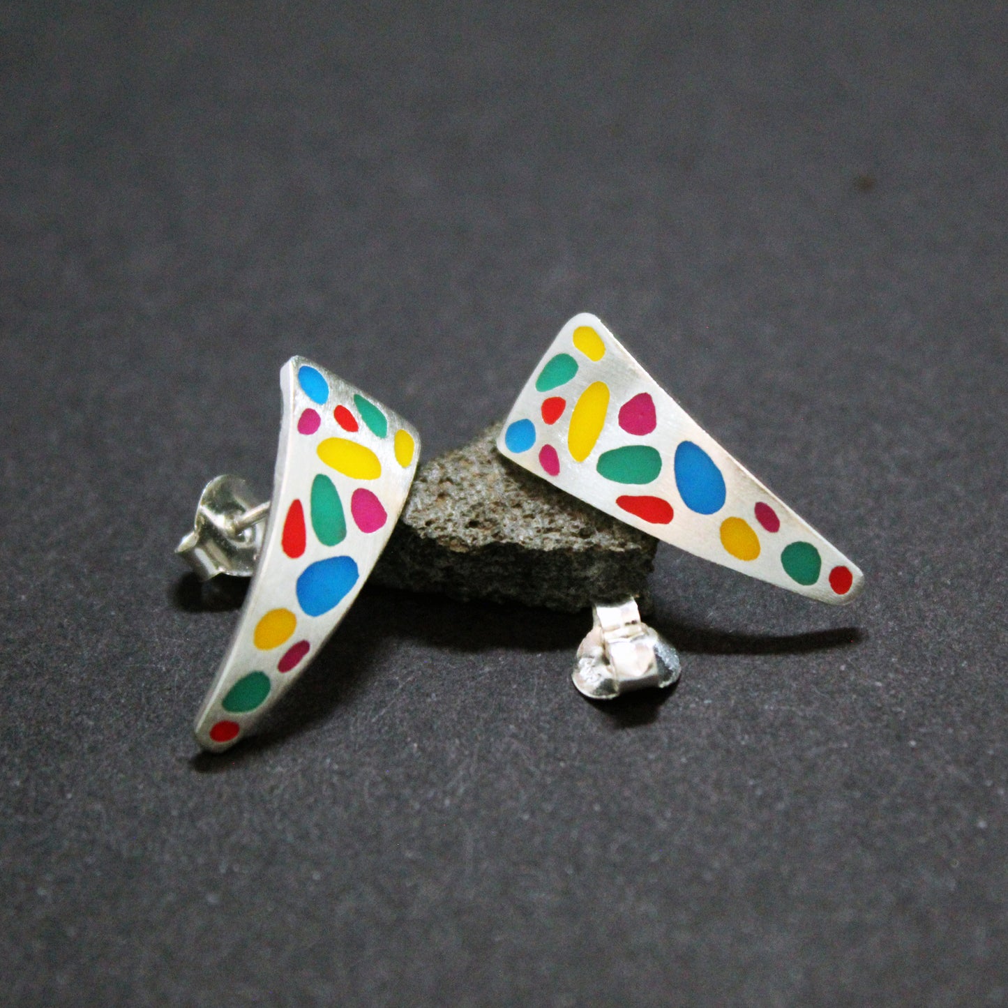 Triangles with colored earrings in 925 silver