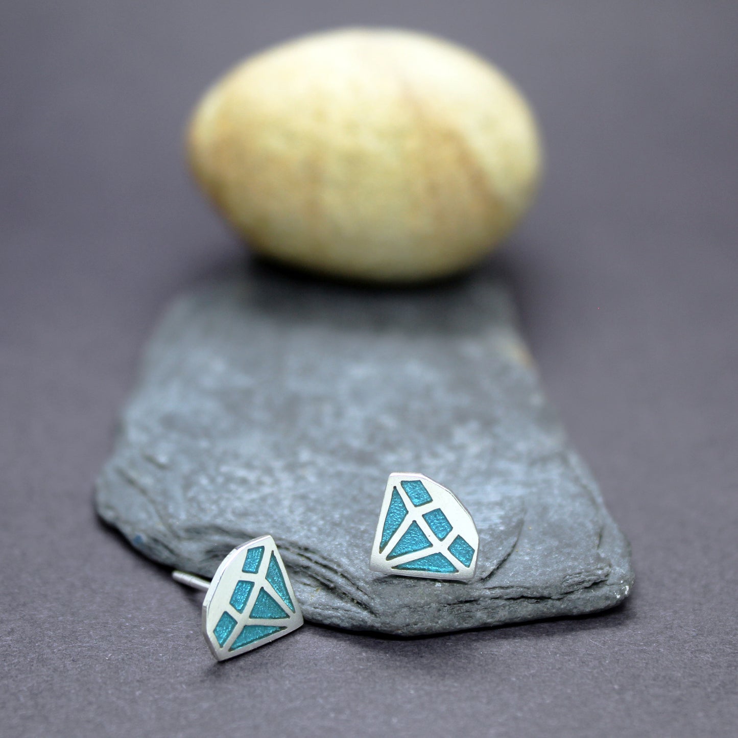 Blue diamonds earrings in 925 silver and UV resin