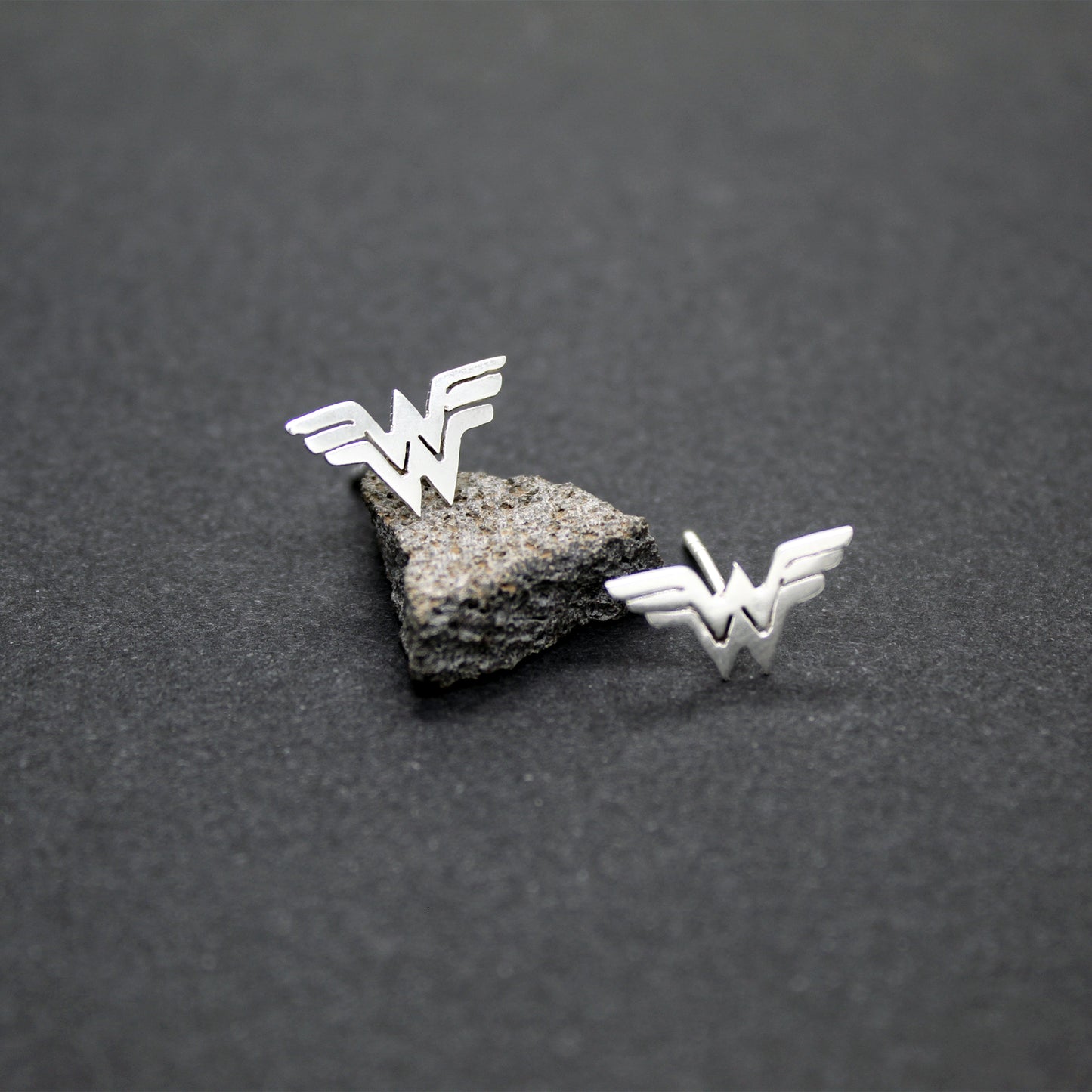 Wonder Woman earrings in 925 silver