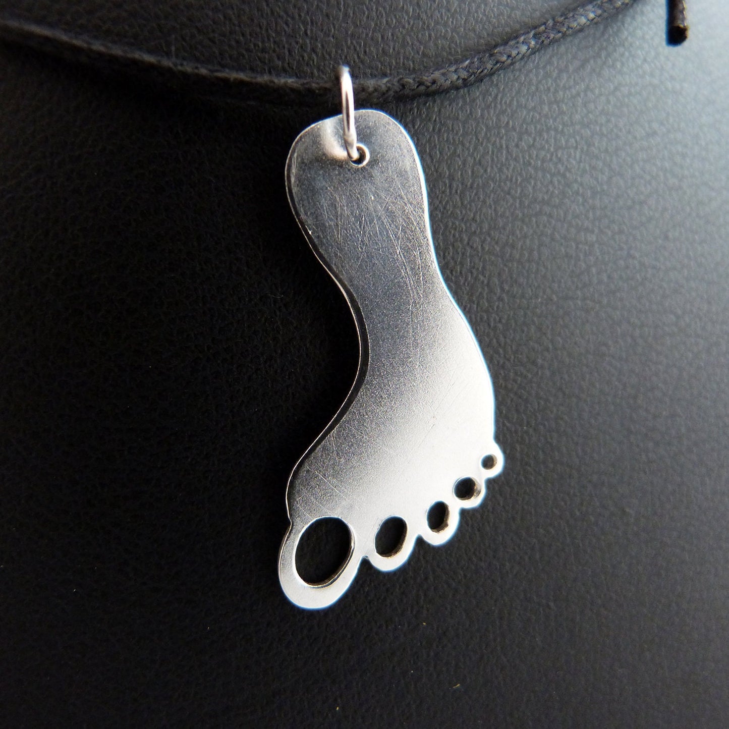 Colgante de plata Huella del peregrino en el Camino de Santiago