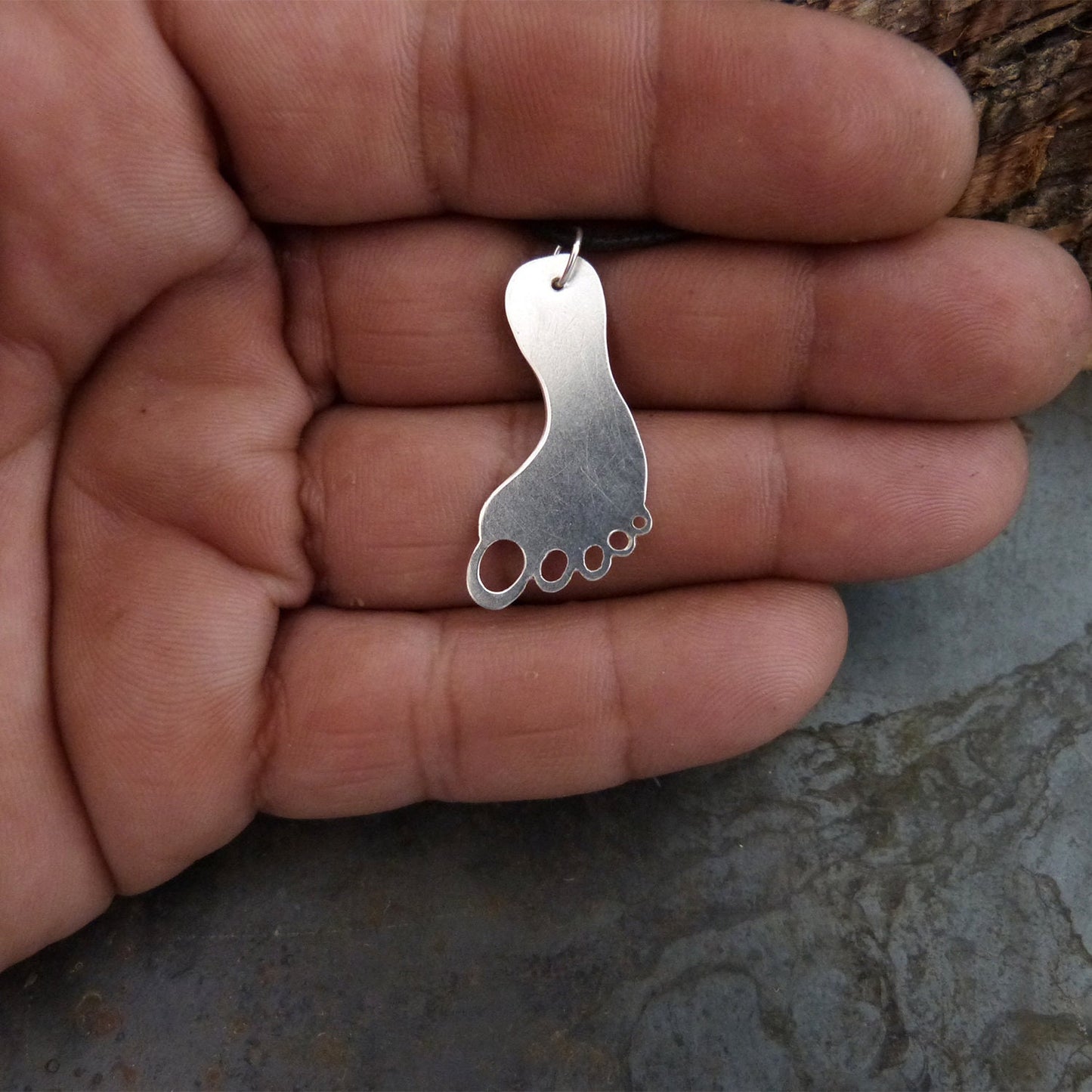 Colgante de plata Huella del peregrino en el Camino de Santiago