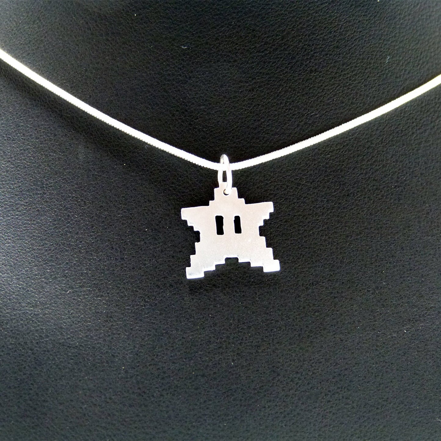 Gargantilla Estrella 8 bits de plata 925