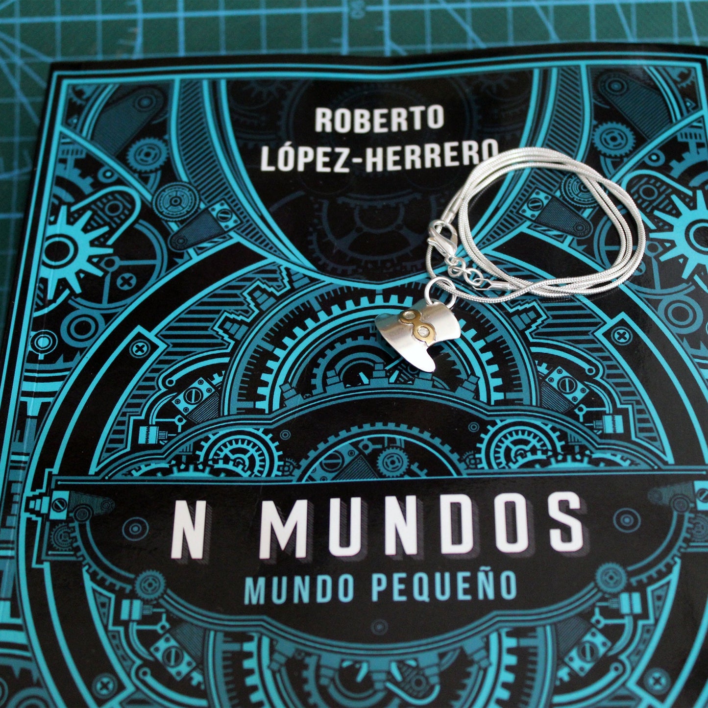 Colgante Sombrero de Dangerdoll en plata 925 y latón.