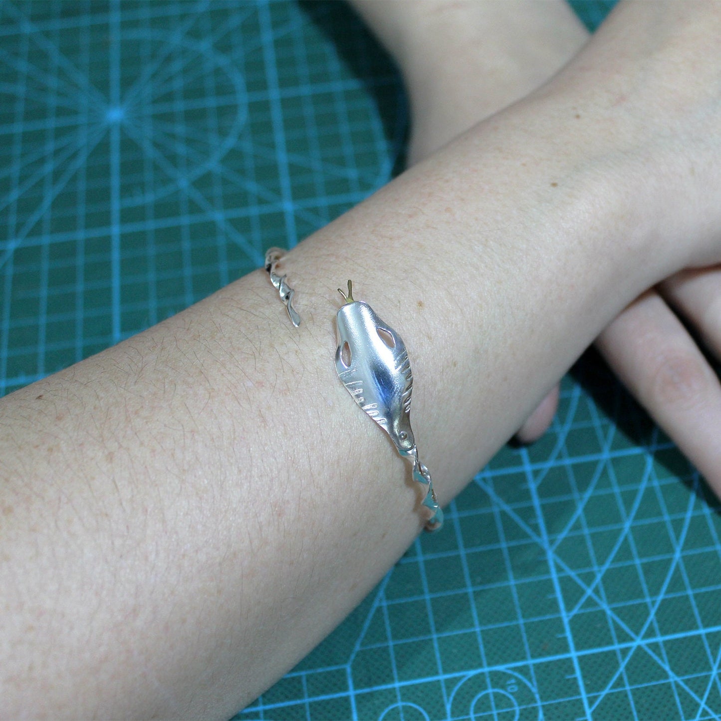 Brazalete Serpiente N Mundos en plata 925