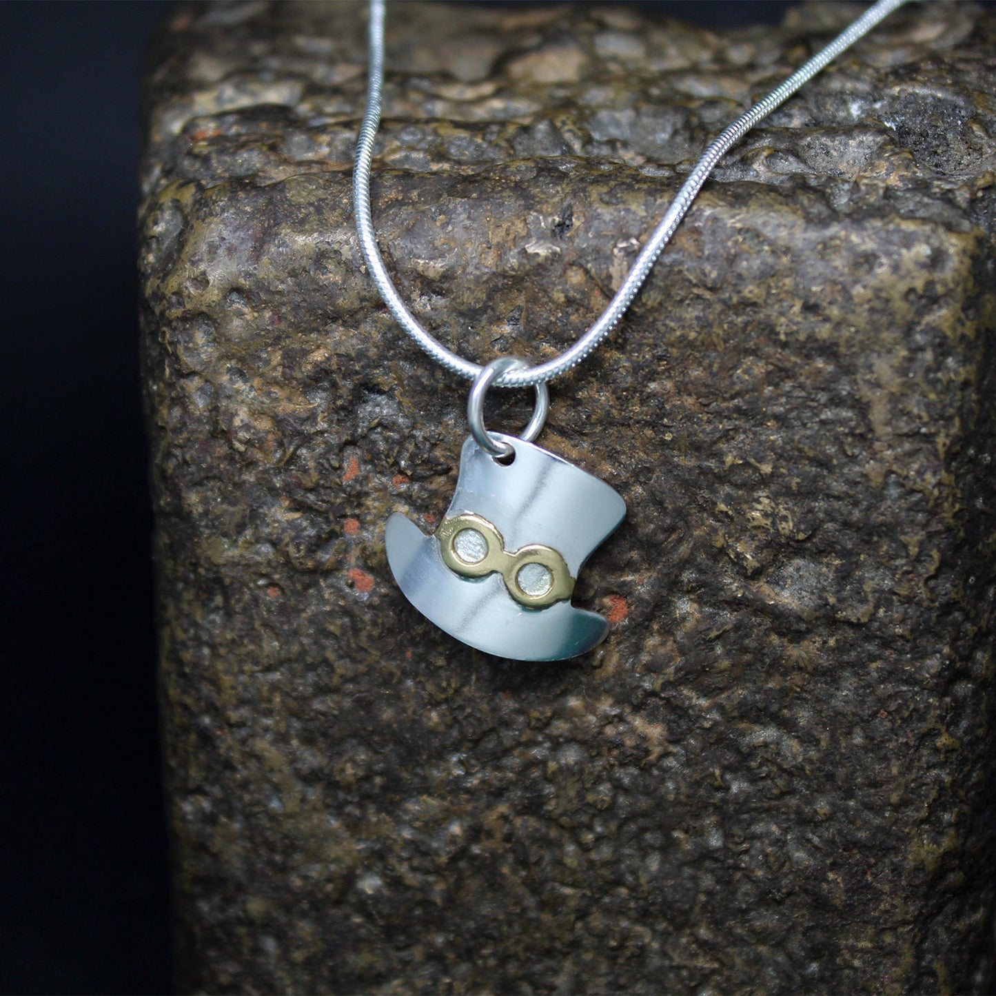 Colgante Sombrero de Dangerdoll en plata 925 y latón.