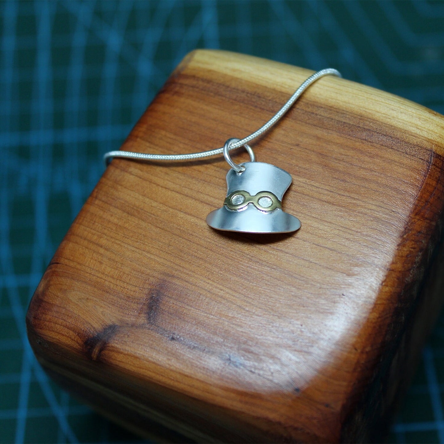 Colgante Sombrero de Dangerdoll en plata 925 y latón.