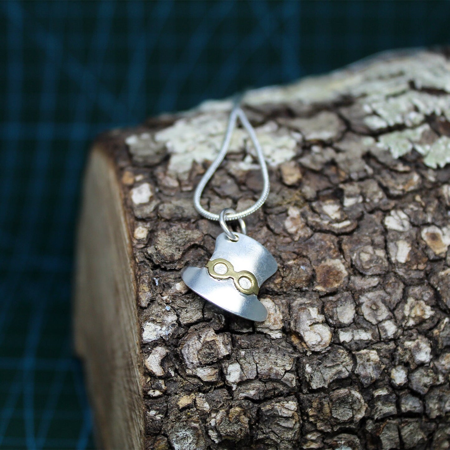 Colgante Sombrero de Dangerdoll en plata 925 y latón.