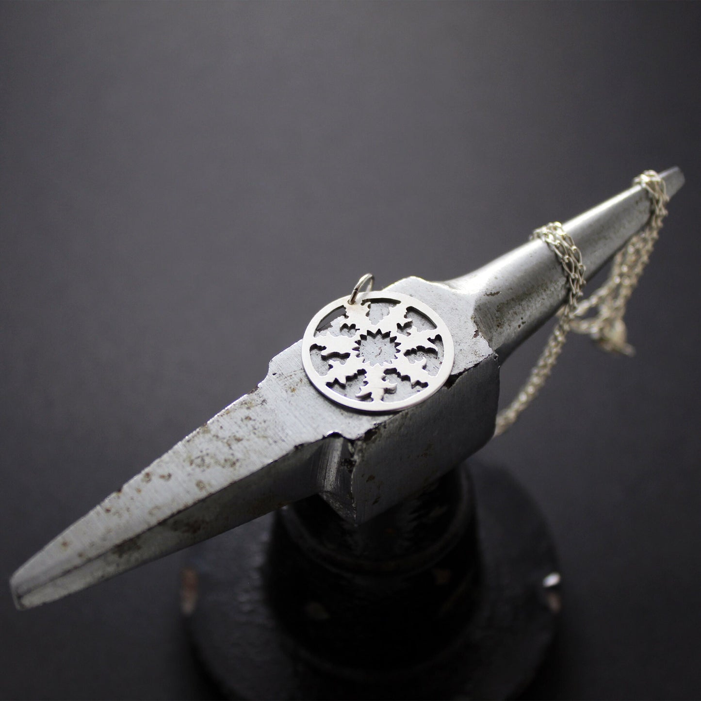 Colgante eguzkilore calado en plata 925 (pequeño)