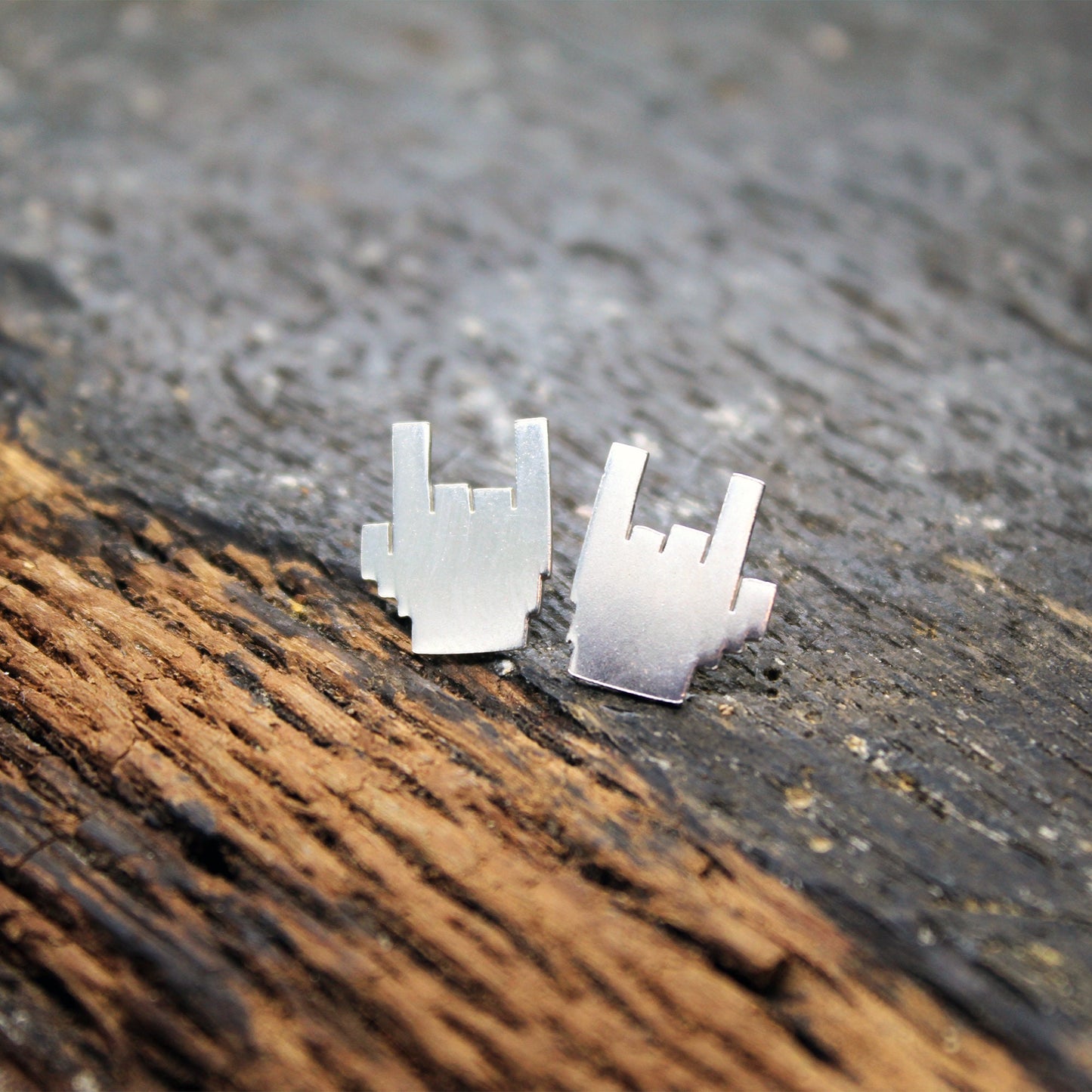 Mano cornuda, Rock hand en 8 bits Pendientes de plata 925