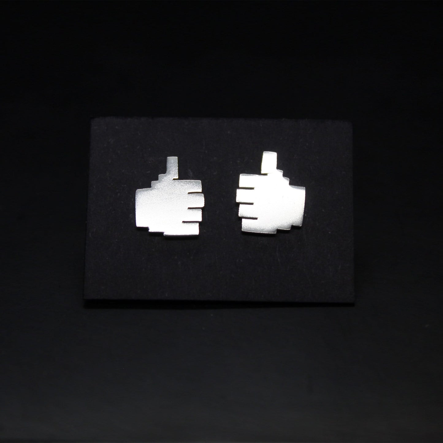 Mano like en 8 bits Pendientes de plata 925