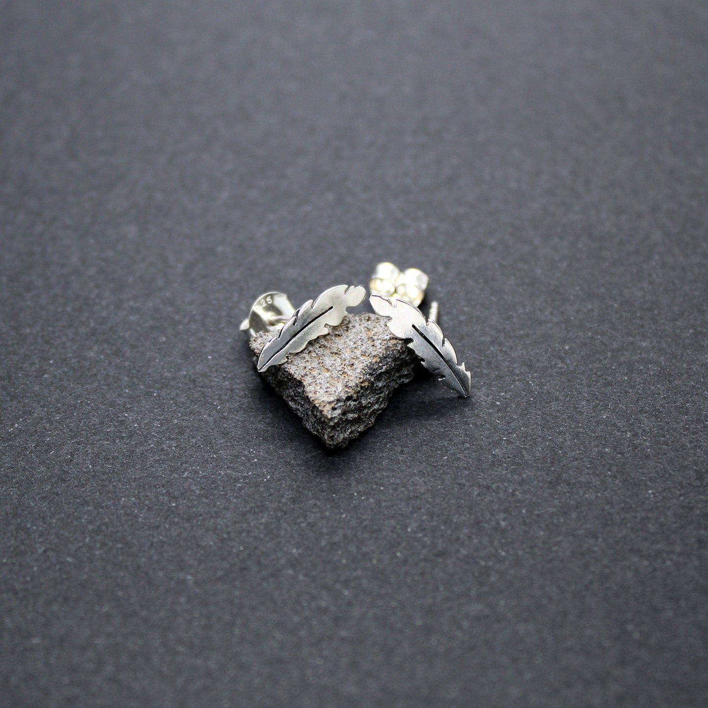 Small 925 silver feather earrings