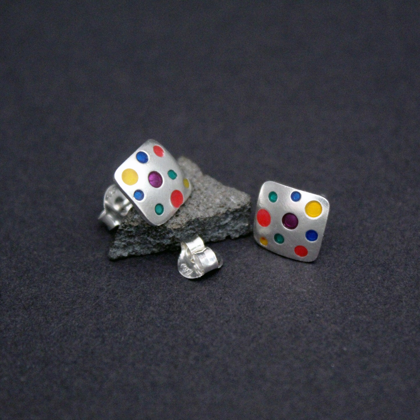 Pendientes cuadrados con colores en plata 925