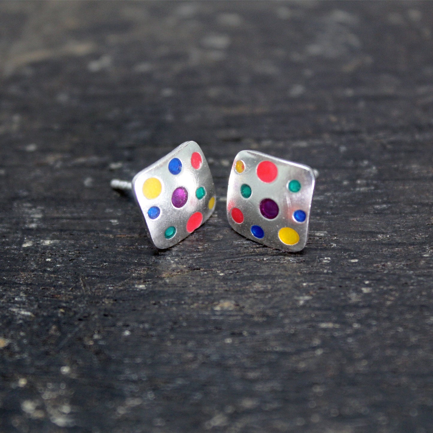 Pendientes cuadrados con colores en plata 925