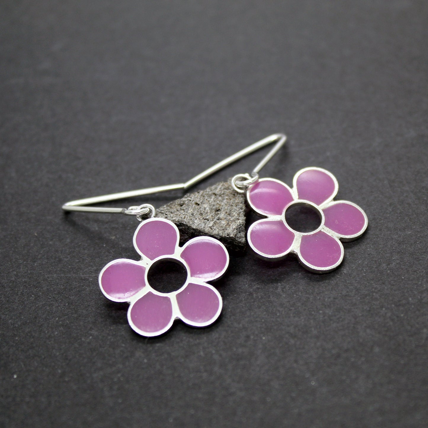 Flores lilas pendientes en plata 925
