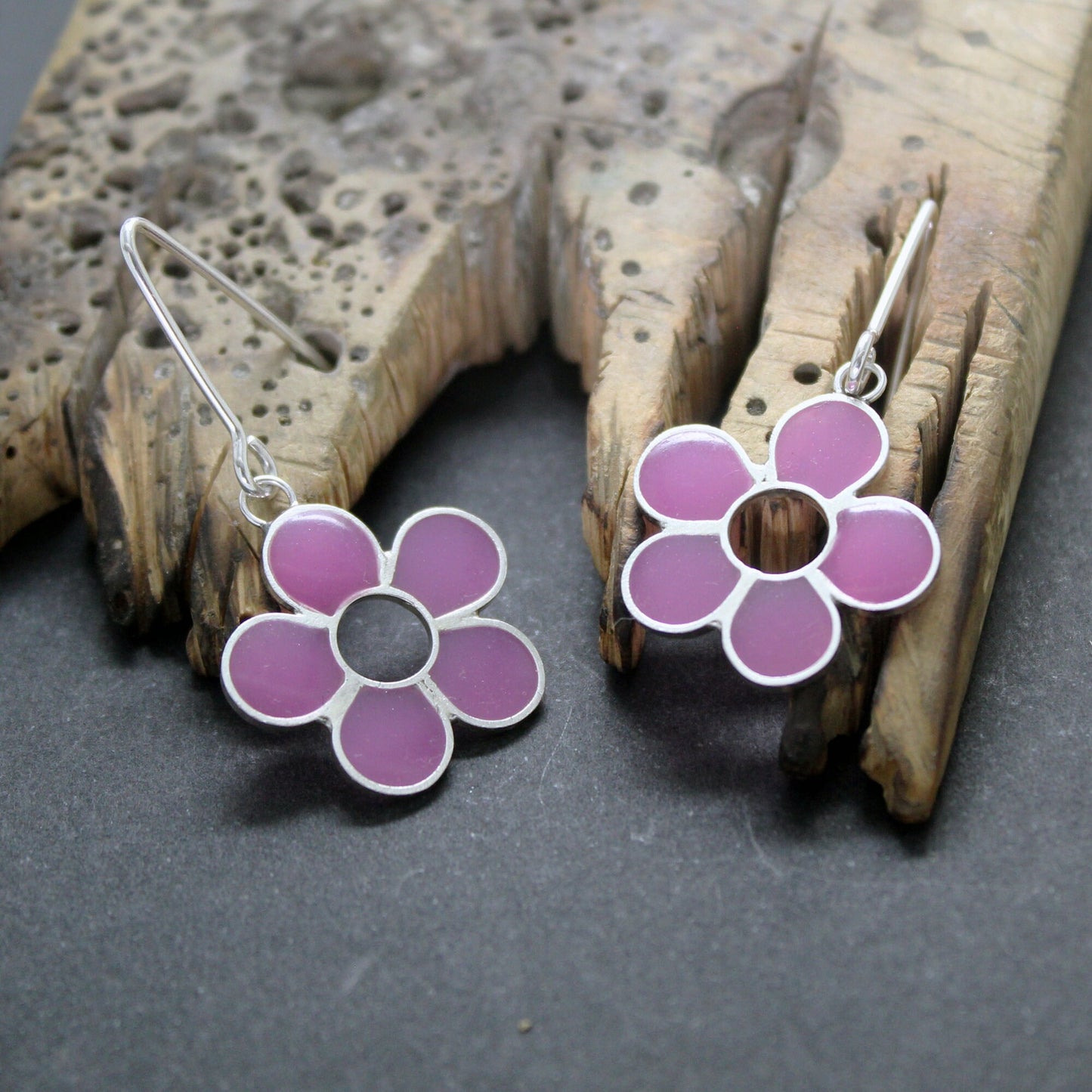 Flores lilas pendientes en plata 925