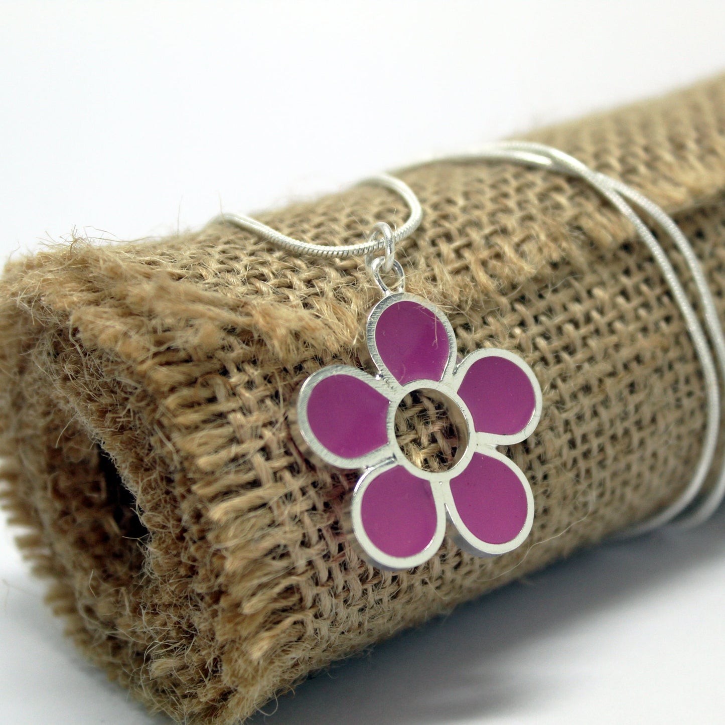 Flor lila colgante de plata 925
