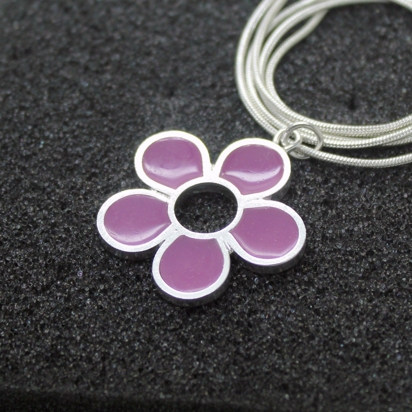 Flor lila colgante de plata 925