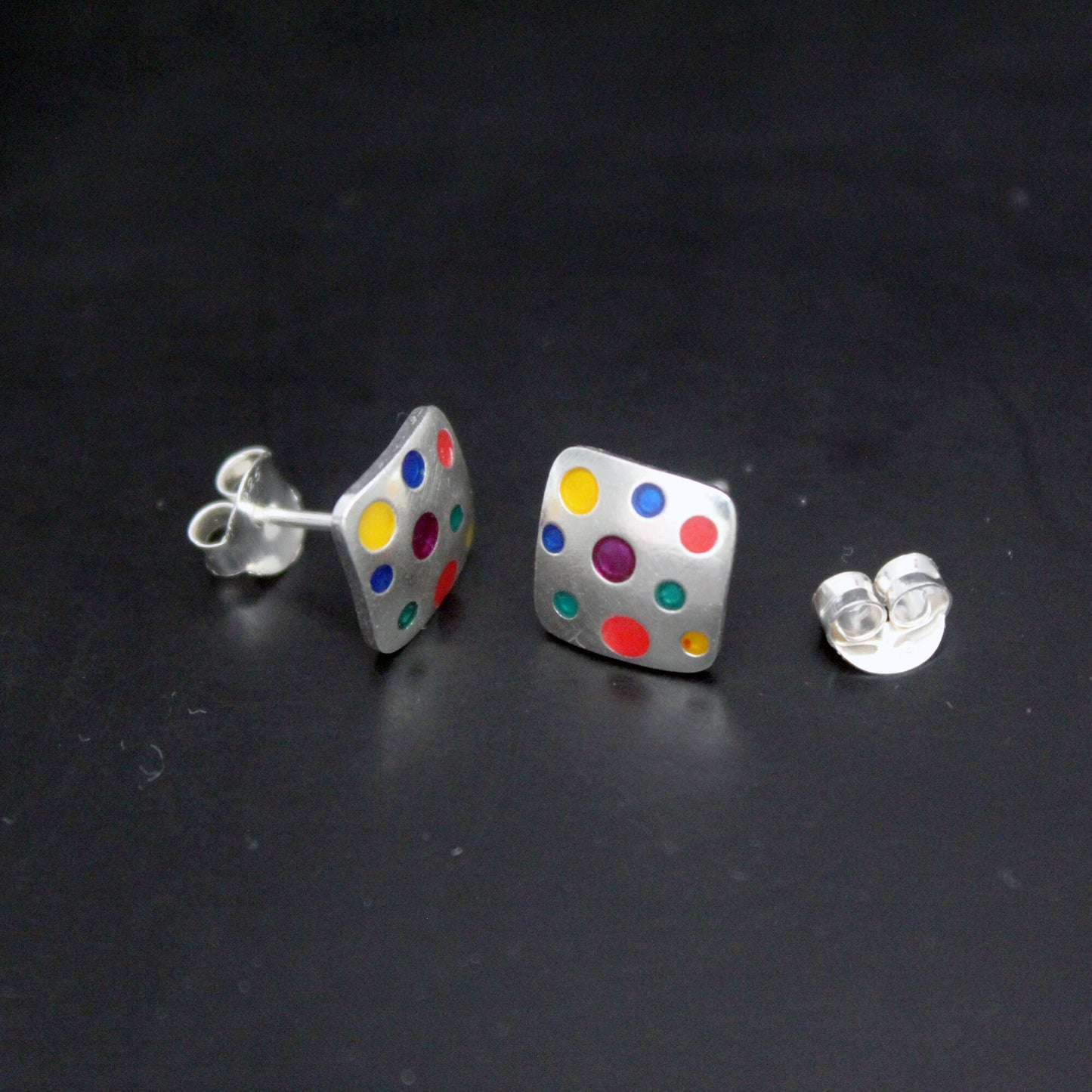 Pendientes cuadrados con colores en plata 925